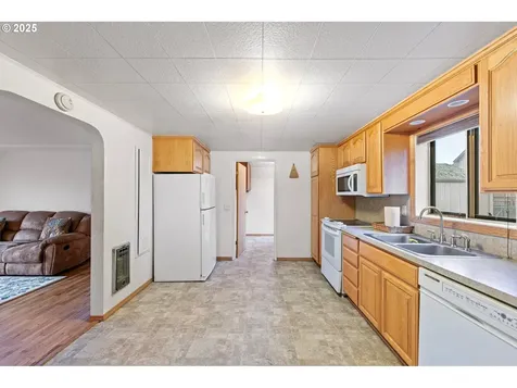 299 River Loop 1 Eugene OR 97404