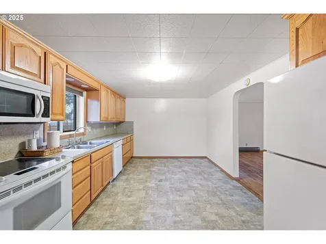 299 River Loop 1 Eugene OR 97404