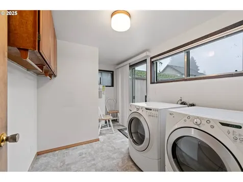 299 River Loop 1 Eugene OR 97404