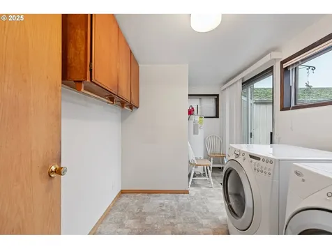 299 River Loop 1 Eugene OR 97404