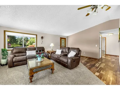 1009 Se 271st Avenue Camas WA 98607