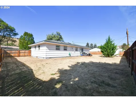 3417 W 8th Street The Dalles OR 97058