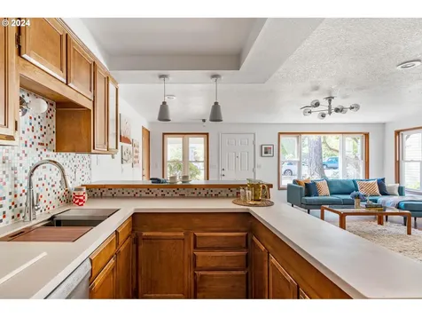 3709 Ne Simpson Street Portland OR 97211