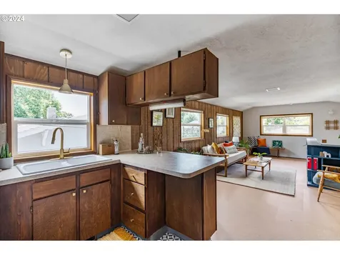 3709 Ne Simpson Street Portland OR 97211