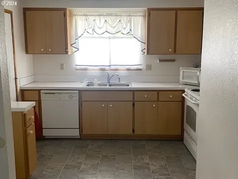 253 Camas Court Sutherlin OR 97479