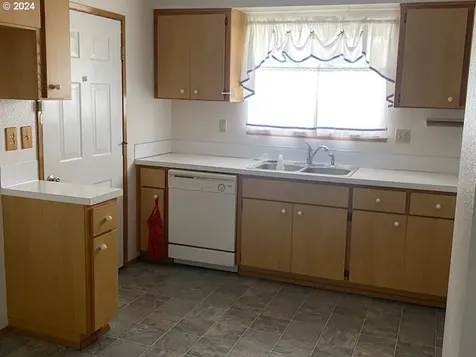 253 Camas Court Sutherlin OR 97479