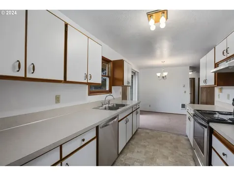241 NE 197th Avenue Portland OR 97230