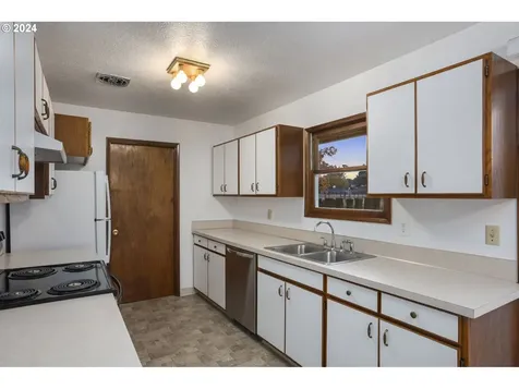241 NE 197th Avenue Portland OR 97230