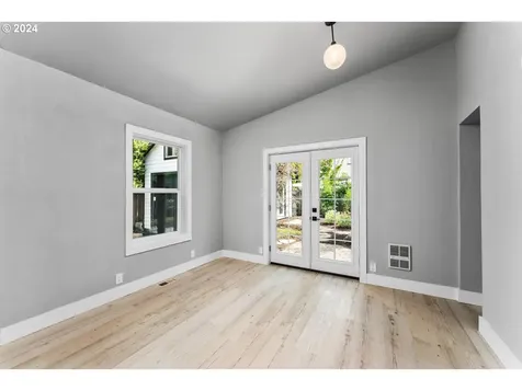 220 Ne 68th Avenue Portland OR 97213