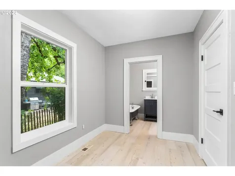 220 Ne 68th Avenue Portland OR 97213