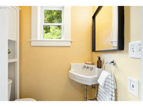 1305 SE 41st Avenue Portland OR 97214