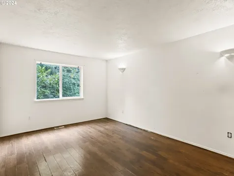 19075 Barrington Avenue Sandy OR 97055