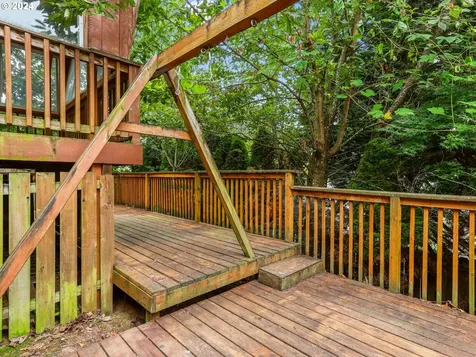 19075 Barrington Avenue Sandy OR 97055