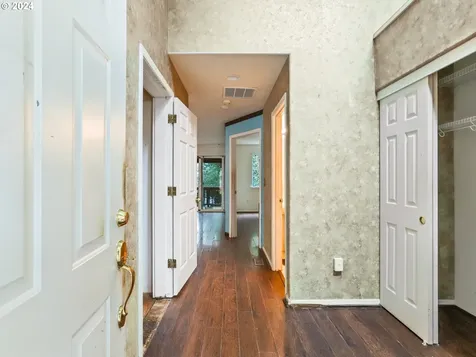 19075 Barrington Avenue Sandy OR 97055