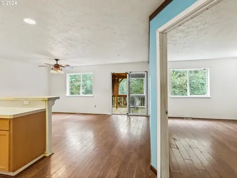 19075 Barrington Avenue Sandy OR 97055