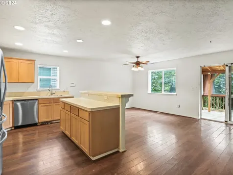 19075 Barrington Avenue Sandy OR 97055