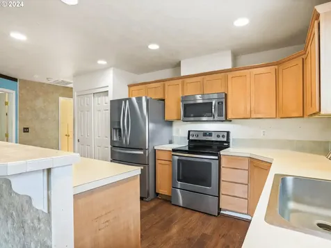 19075 Barrington Avenue Sandy OR 97055