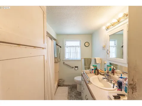 2104 Harrison Street North Bend OR 97459