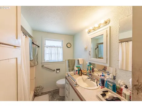 2104 Harrison Street North Bend OR 97459