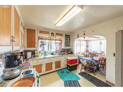 2104 Harrison Street North Bend OR 97459