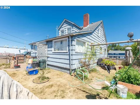 2104 Harrison Street North Bend OR 97459