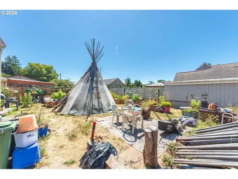 2104 Harrison Street North Bend OR 97459
