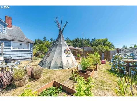2104 Harrison Street North Bend OR 97459