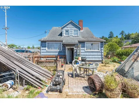 2104 Harrison Street North Bend OR 97459