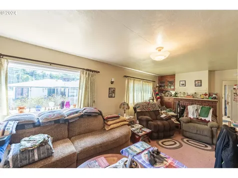 2104 Harrison Street North Bend OR 97459