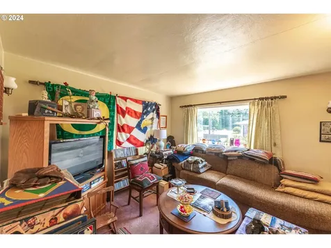 2104 Harrison Street North Bend OR 97459