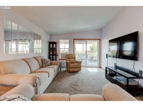 1208 SE Appleseed Drive Dallas OR 97338