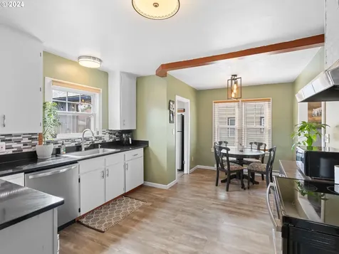 418 S River Street Newberg OR 97132