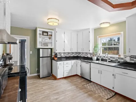 418 S River Street Newberg OR 97132