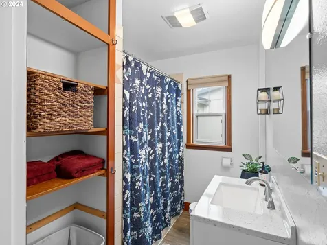 418 S River Street Newberg OR 97132