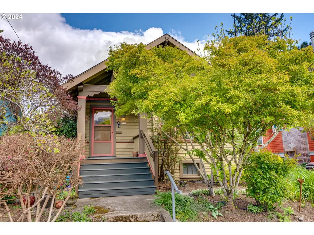 3327 Se Caruthers Street Portland OR 97214