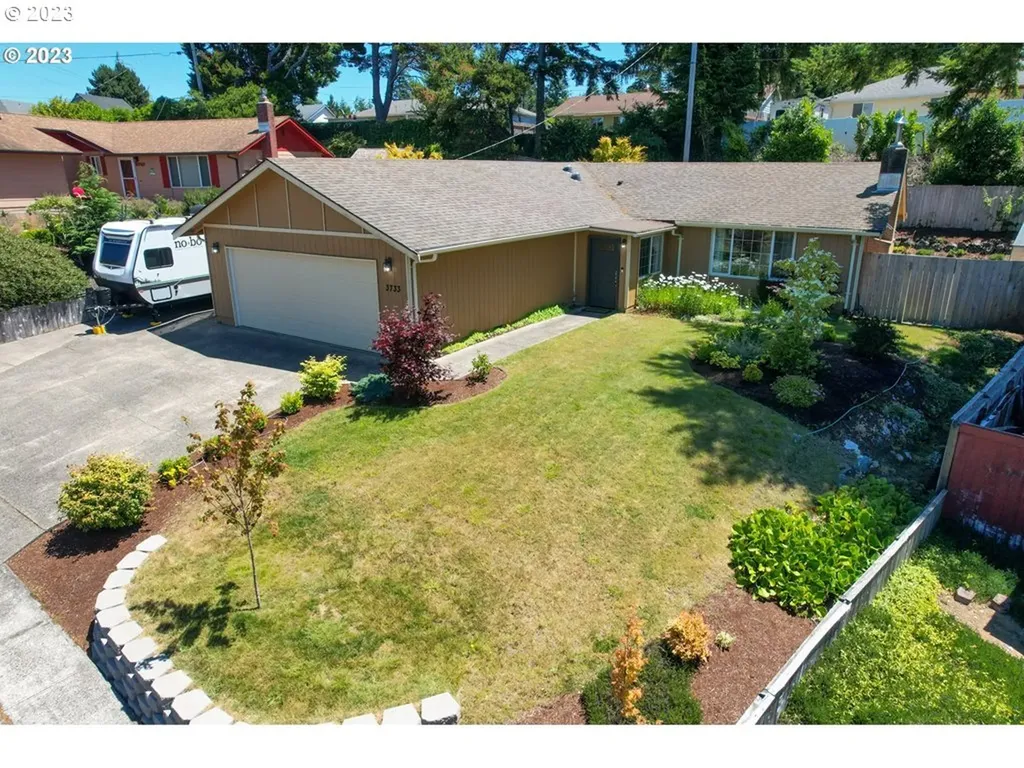 3733 Edgewood Drive North Bend OR 97459