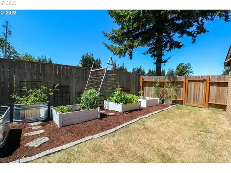 3733 Edgewood Drive North Bend OR 97459