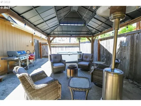 3733 Edgewood Drive North Bend OR 97459