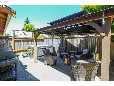 3733 Edgewood Drive North Bend OR 97459