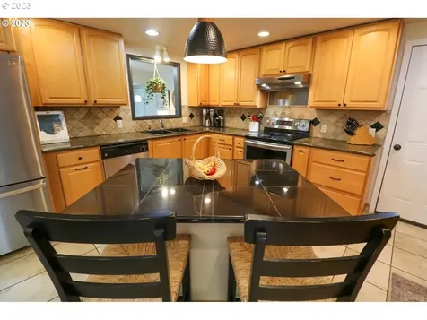 3733 Edgewood Drive North Bend OR 97459