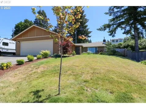 3733 Edgewood Drive North Bend OR 97459