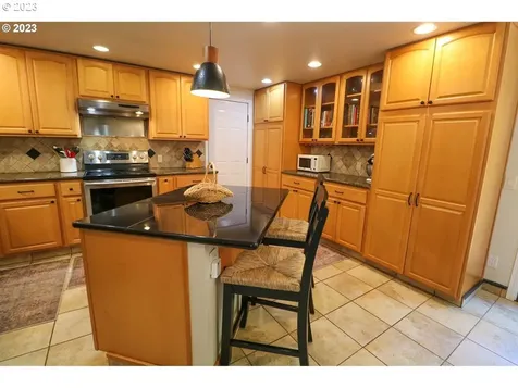 3733 Edgewood Drive North Bend OR 97459