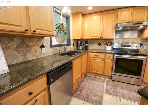 3733 Edgewood Drive North Bend OR 97459