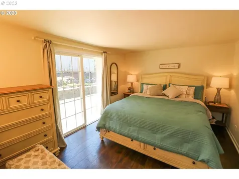 3733 Edgewood Drive North Bend OR 97459