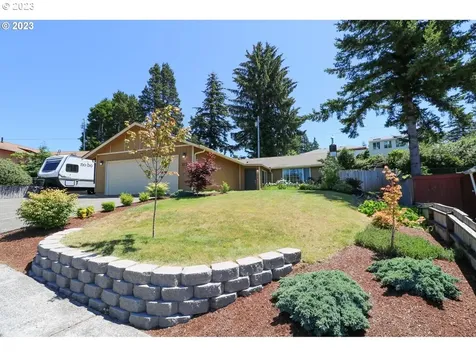 3733 Edgewood Drive North Bend OR 97459