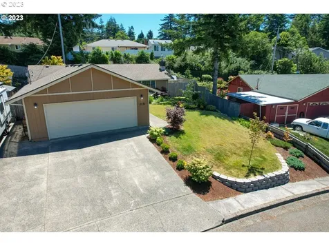 3733 Edgewood Drive North Bend OR 97459