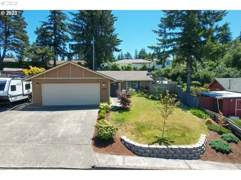3733 Edgewood Drive North Bend OR 97459