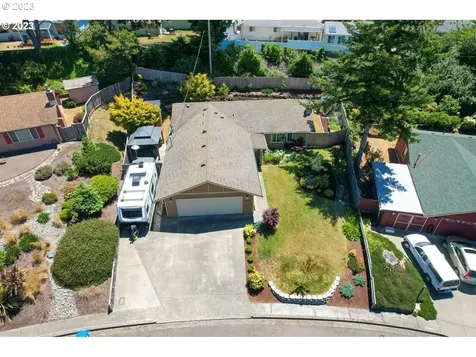 3733 Edgewood Drive North Bend OR 97459