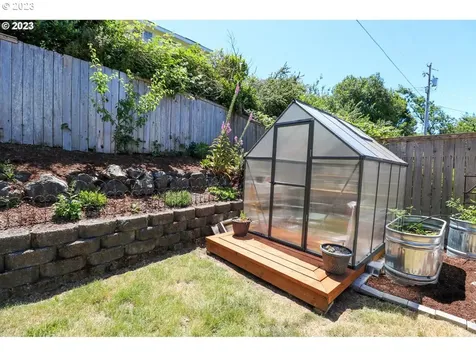 3733 Edgewood Drive North Bend OR 97459