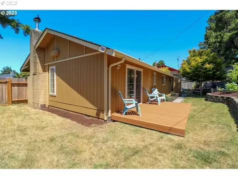 3733 Edgewood Drive North Bend OR 97459